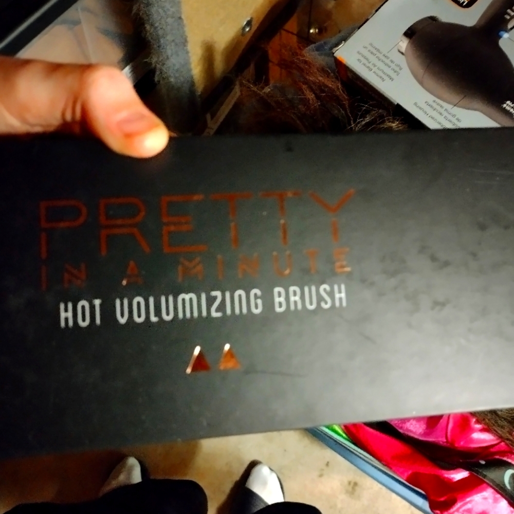 "Pretty in a minute"- Hot volumizing brush